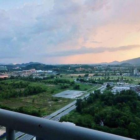 Luxurious Homestay 3Br With Pool Meru Ipoh 8 Pax Exterior photo